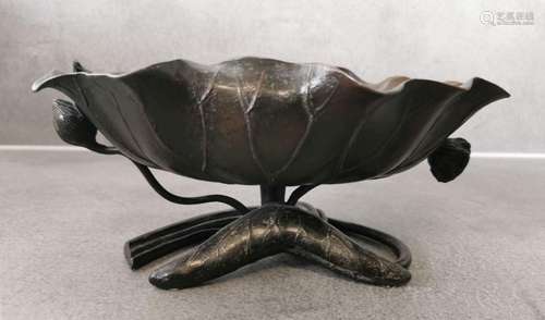 BOWL IN FORM OF A LOTUS LEAF