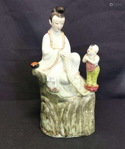 CHINESE PORCELAIN FIGURINE "WOMAN WITH CHILD