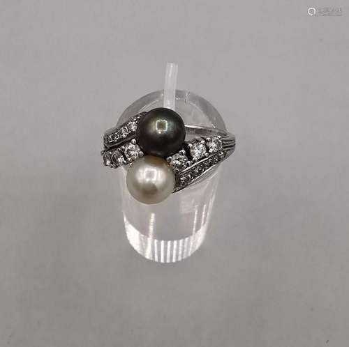 RING WITH PEARLS AND BRILLANTS