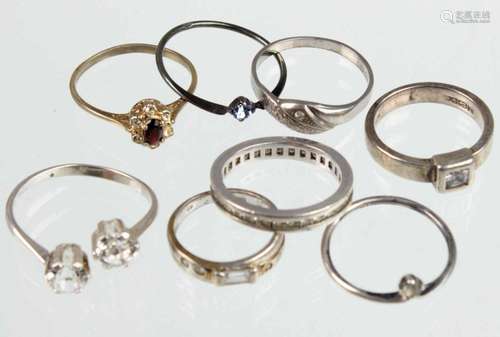 8 Silber Ringe mit Besatz