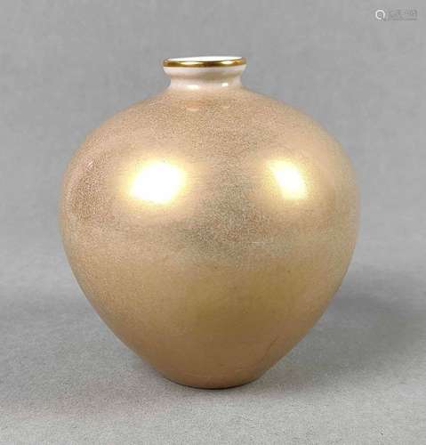 KPM Vase Trude Petri