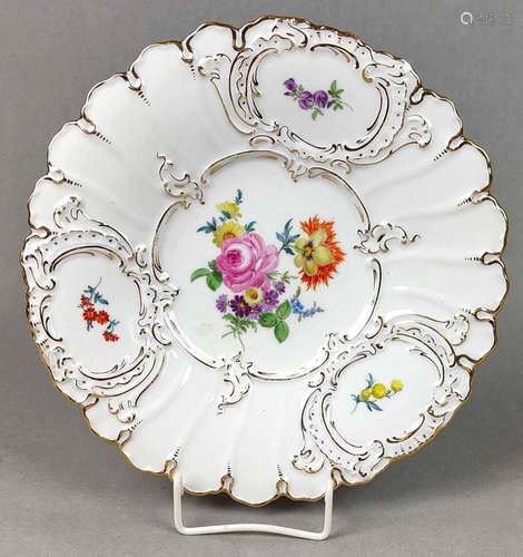 Meissen Reliefteller *Blumenbouquet*