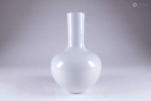 Chine. Vase Tianqiuping.