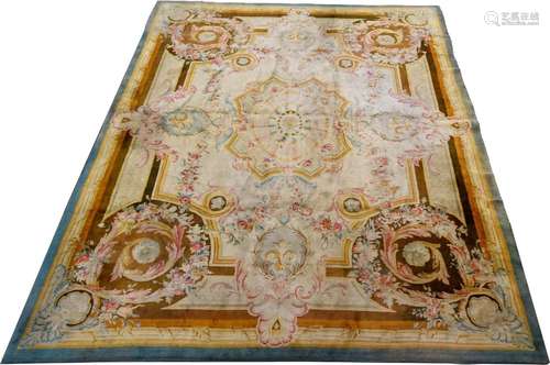 Grand tapis savonnerie.