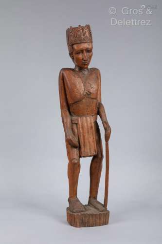 Sculpture en bois figurant un personnage habillé d’un pagne ...