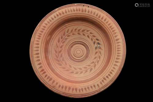 HELLENISTIC POTTERY PLATE WITH DECORATION