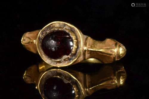 HELLENISTIC GOLD RING WITH GARNET