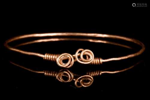 HELLENISTIC GOLD BRACELET WITH KNOT CLASP