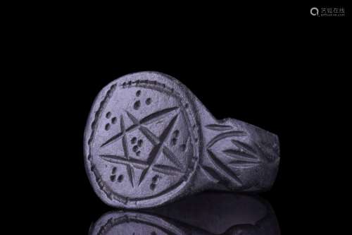 ROMAN BRONZE RING WITH PENTAGRAM