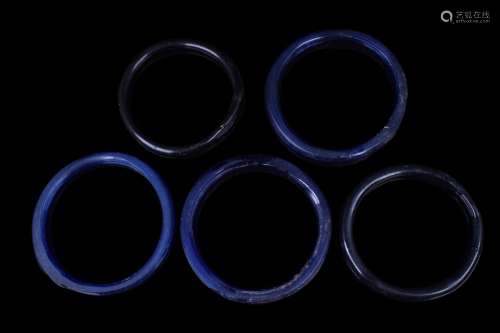 ANCIENT ROMAN GROUP OF FIVE GLASS BANGLES