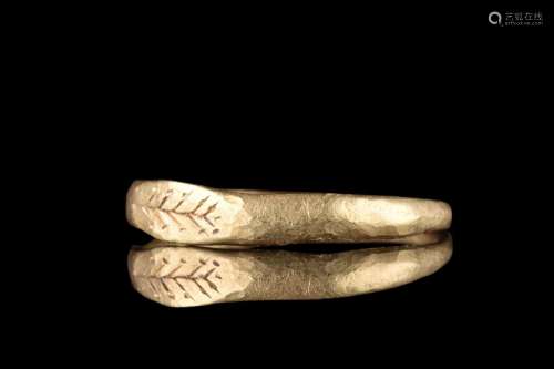 ANCIENT ROMAN GOLD RING WITH PALM BRANCH