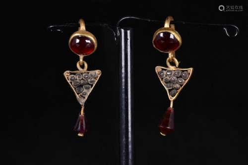 ROMAN MATCHED PAIR OF GOLD EARRINGS