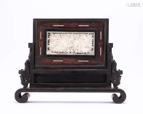 Red sandalwood inlaid with white jade in the Qing Dynasty