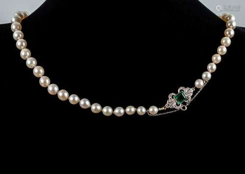 Collar vintage de perlas cultivadas japonesas, en ligera dis...