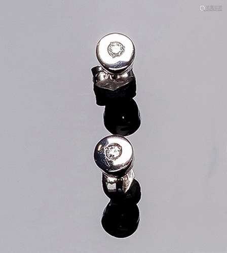 Pendientes dormilonas con un diamante talla brillante en, ch...