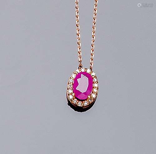 Cadenita y colgante en oro rosa con rosetón de rubí oval, y ...