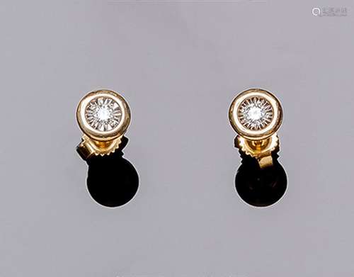 Pendientes solitarios en oro amarillo con un diamante talla ...