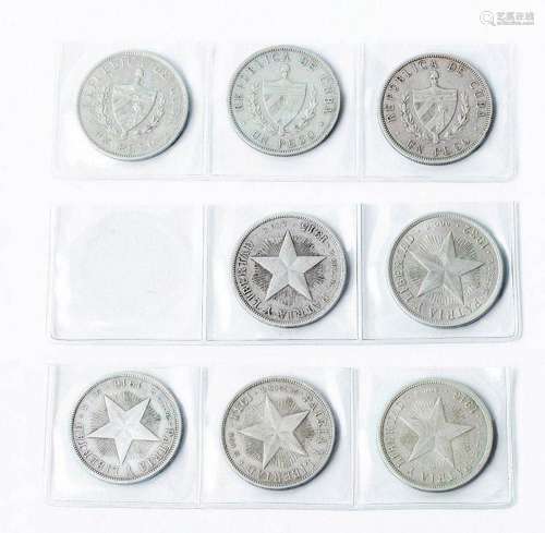 Lote de 8 monedas de plata (900 mil.): 1 Peso.República de C...