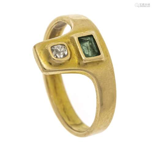 Emerald-alt-cut diamond ring GG 75
