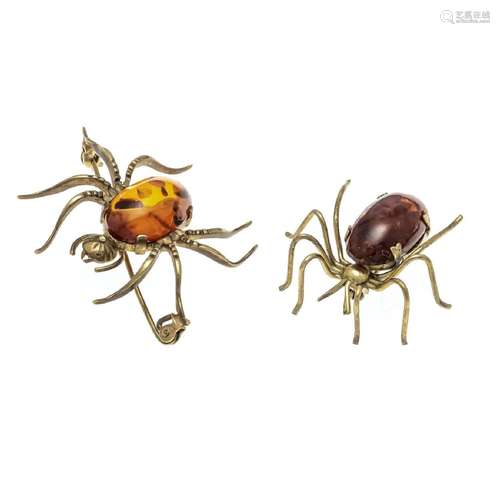 2 spider amber brooches, each with