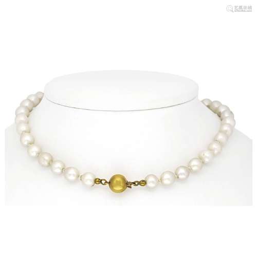 Akoya necklace with ball clasp GG