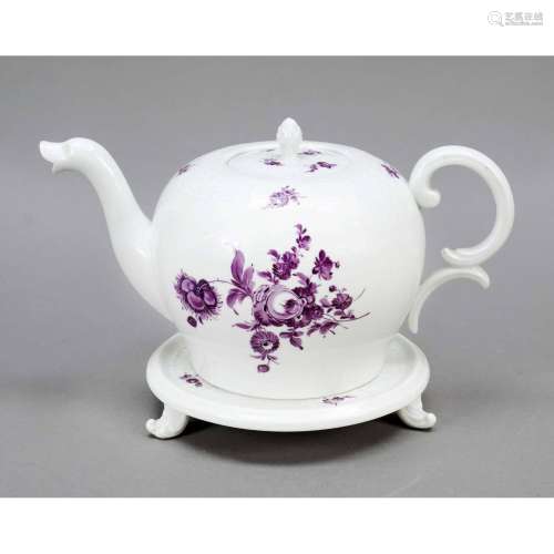 Teapot on a saucer, Nymphenburg,