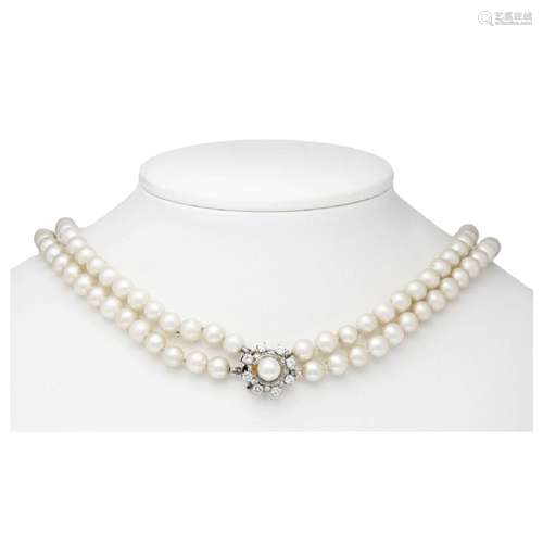 Akoya pearls necklace with box cla