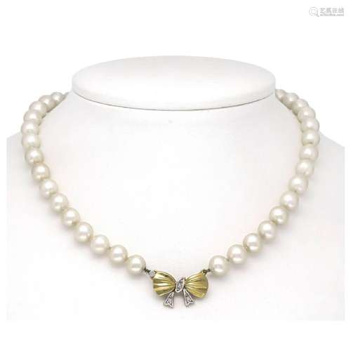 Pearl necklace with pin clasp GG/W