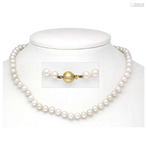 Akoya pearl necklace with pin clas