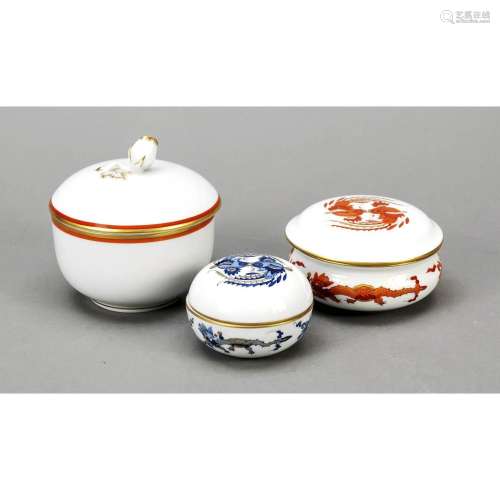 Three round lidded boxes, Meissen