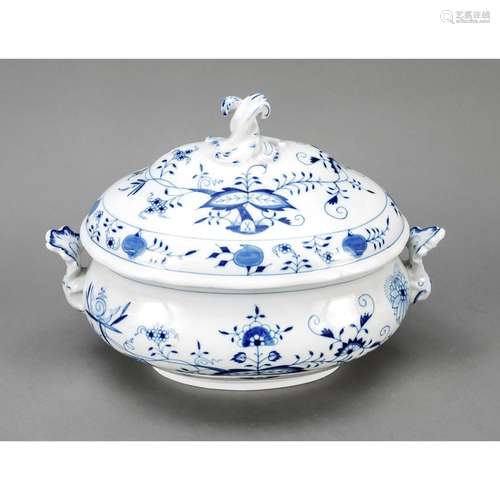 Large oval lidded tureen, Meissen