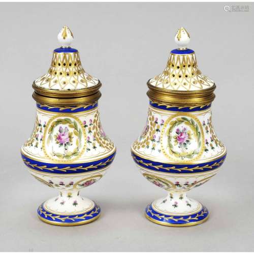 Pair of portpourri vessels, Franc