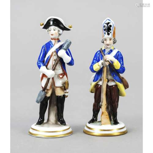 Two militaria figures en miniatur