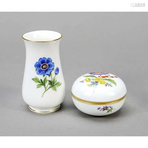 Lidded box and vase, Meissen, 20t