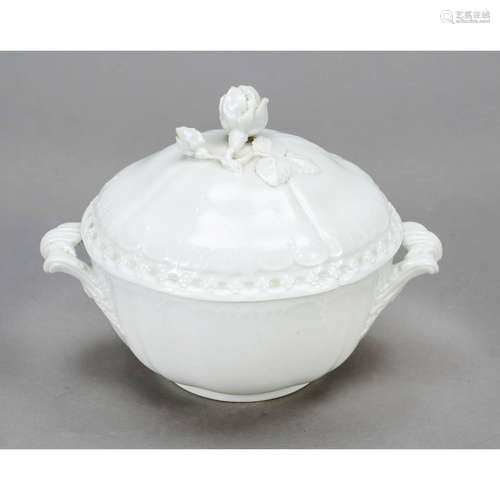 Small lidded tureen, so-called ma