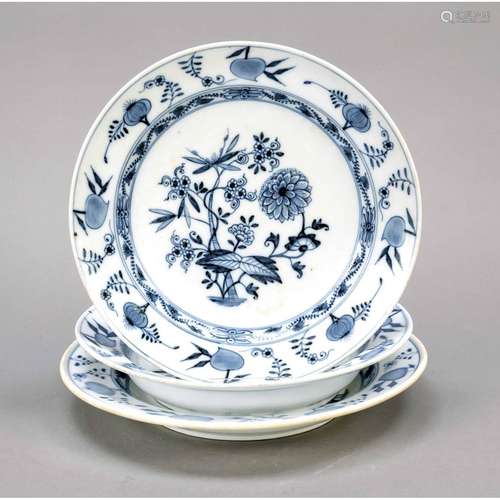 Three plates, Meissen, decor onio