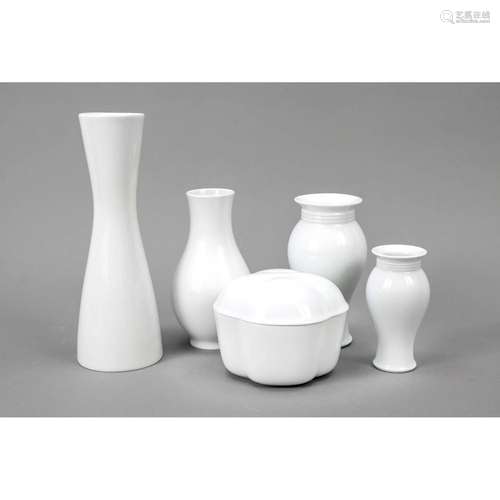 Set of 5 pieces of white porcelai