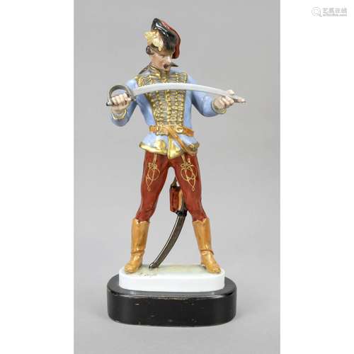 Standing hussar, examining the ra