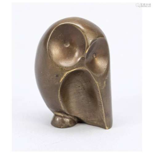 Contemporary sculptor, small owl, s
