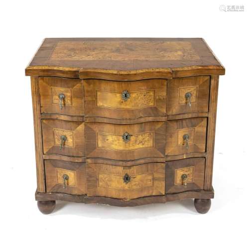 Small chest of drawers in baroque s