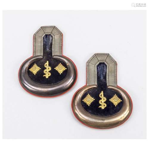 Pair of epaulettes of a staff doct