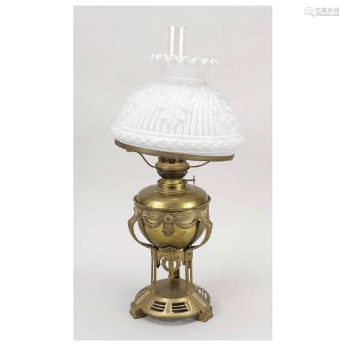 Petroleum lamp in classicist style