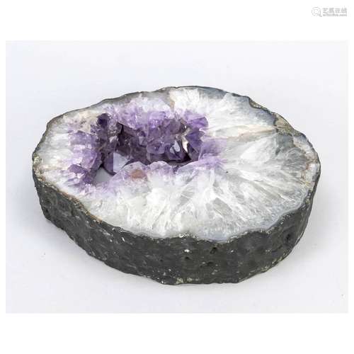 Wide disc from an amethyst druse,