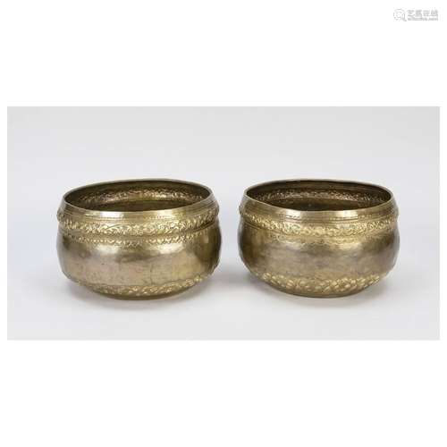 2 cachepots, end of 19th c., brass