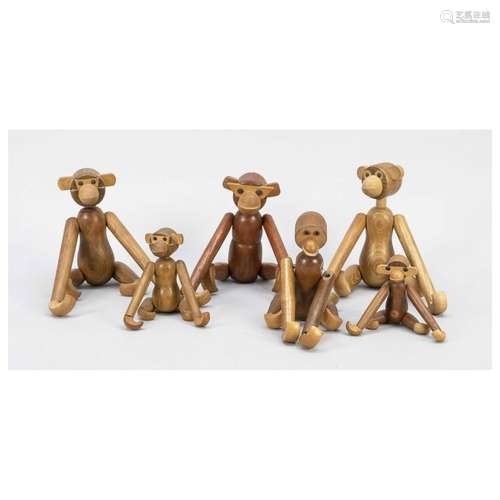 6 monkeys made of wood, probably D