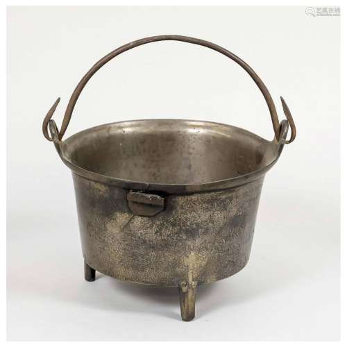 Tripod handle pot, 18th/19th c., b