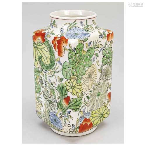 Fang vase with lotus decoration, Ch