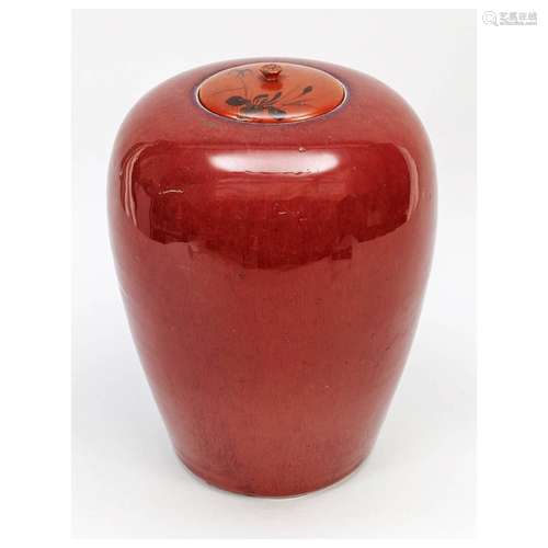 Tall oxblood shoulder pot with yaob