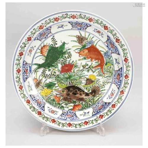 Very large fish plate famille verte