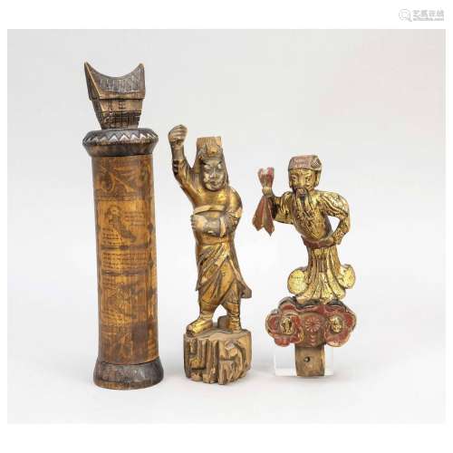 3 kinesic wooden figures, Indonesia